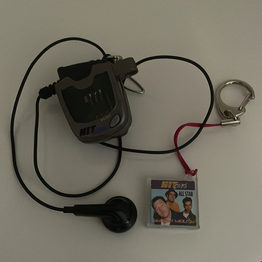 Hit clip player with Smash Mouth - All Star song cartridge